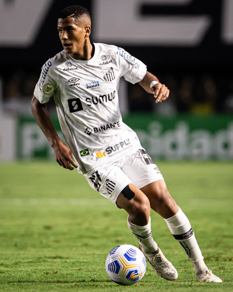 他是一個充 他是一個充